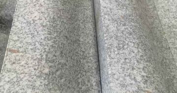 信阳芙蓉白S型拉丝面路沿石
