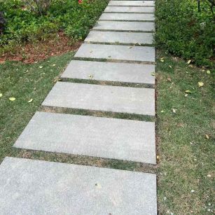 信阳 芝麻黑小区踏步、汀步石铺装效果