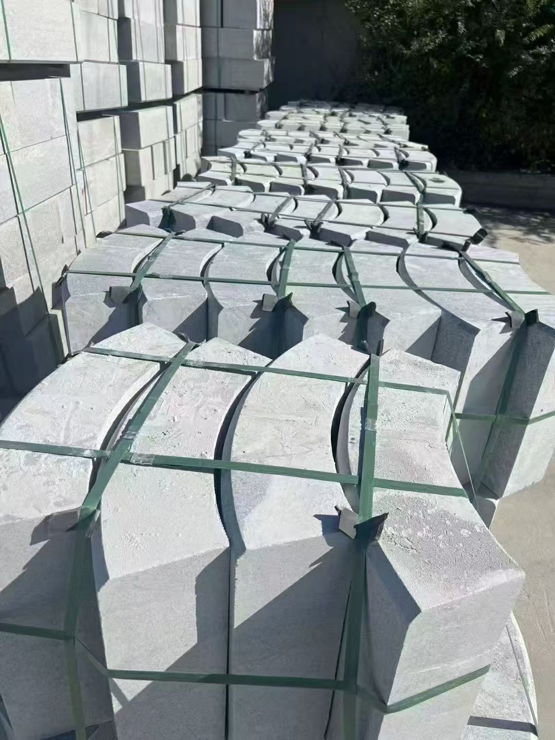 信阳 芝麻灰弧形路沿石