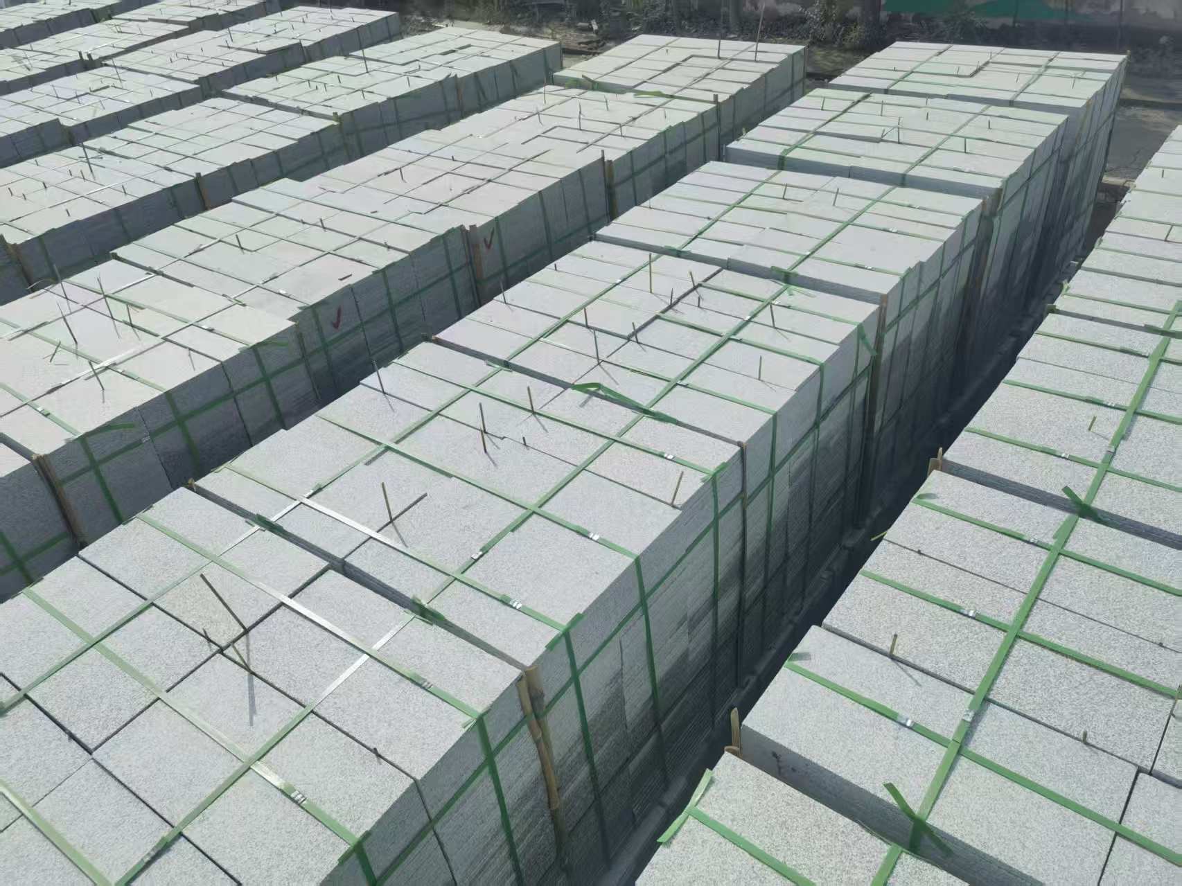 信阳 芝麻白1.8公分火烧300*600地铺，清仓大甩卖