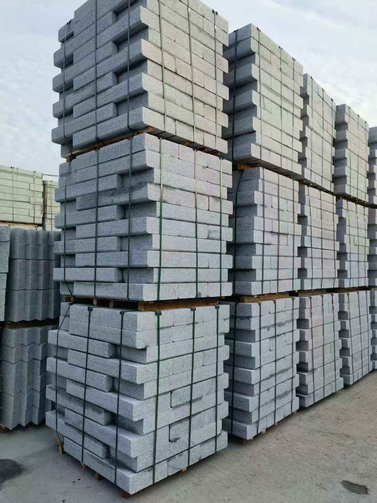 信阳 路沿石（路侧石），颜色一致，尺寸标准