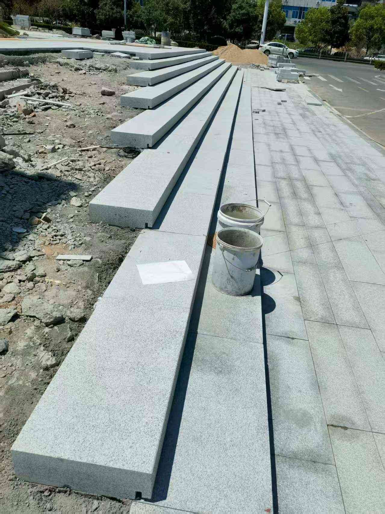 信阳 芝麻白整石台阶，施工现场