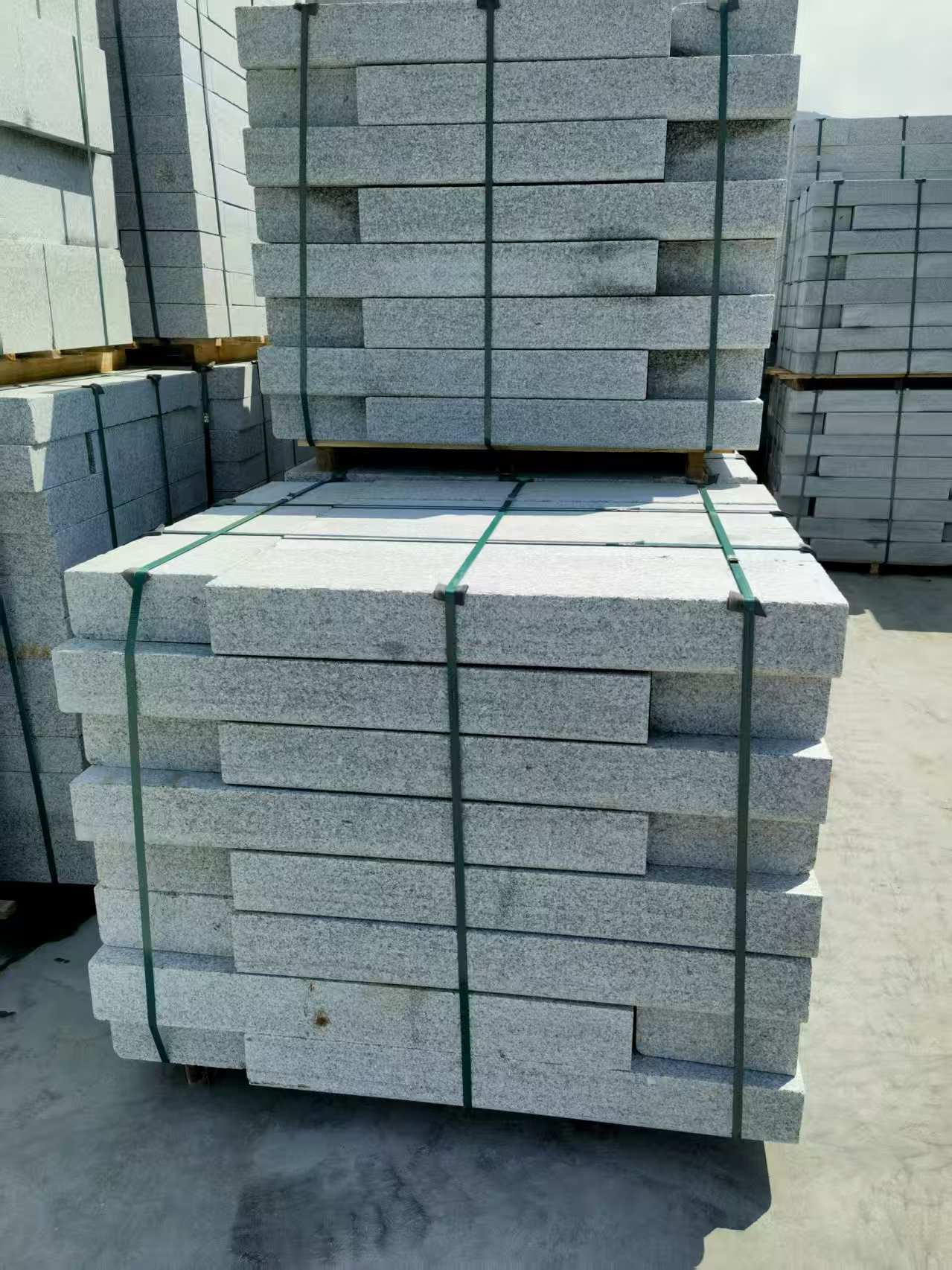 信阳 芙蓉白花岗岩路沿石、平石尺寸标准，色泽均匀